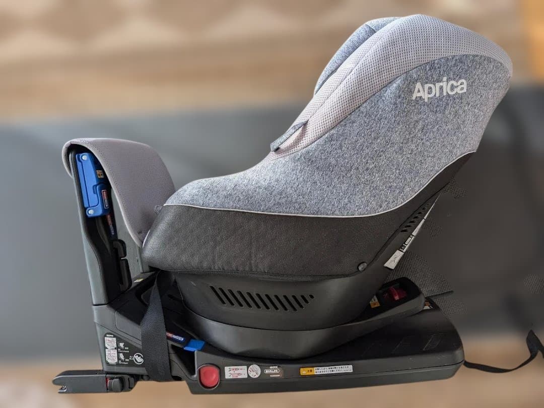 アップリカ 美品クルリラAC チャイルドシート＋車保護マット付き