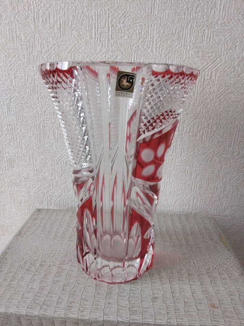 ★未使用★KAGAMI CRYSTAL 江戸切子 花瓶 赤色 花模様