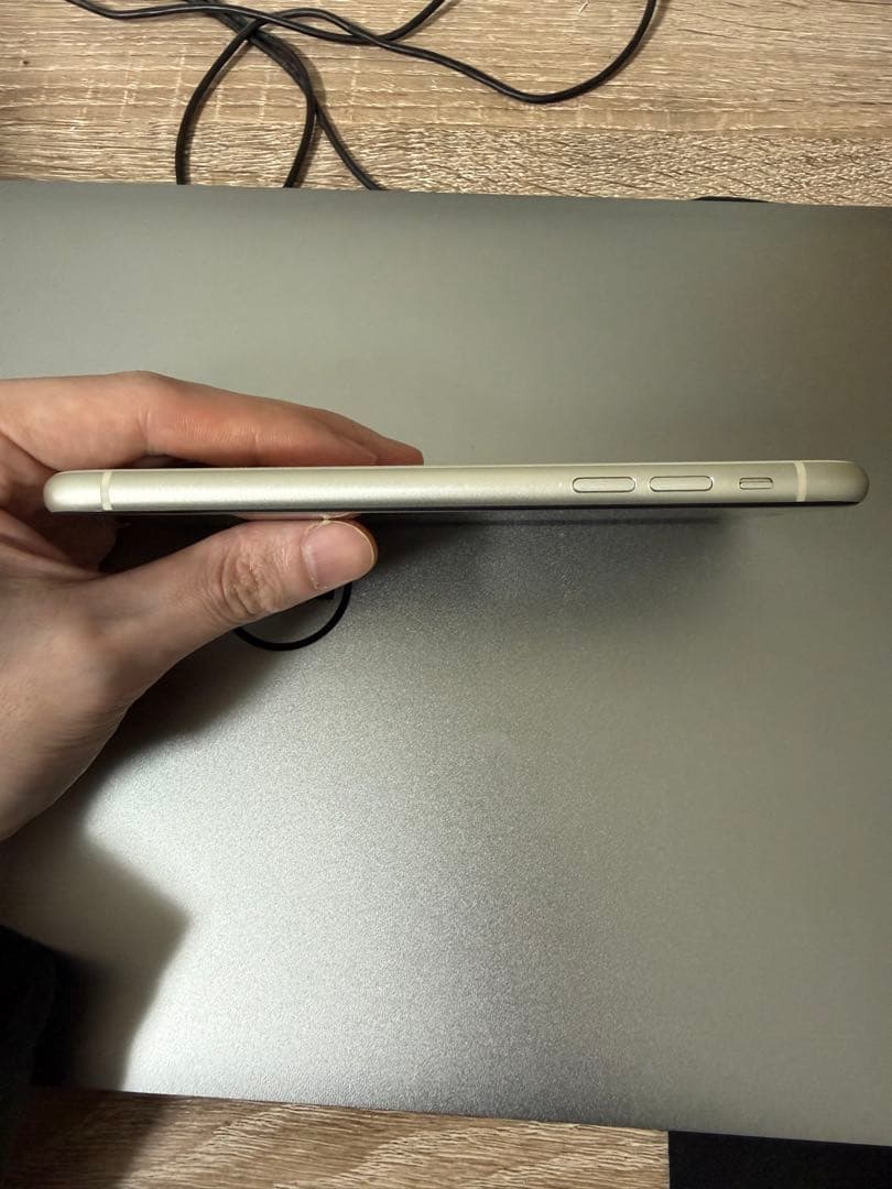 21年製 iPhone 11 128GB ホワイト修理歴なしバッテリー交換なし