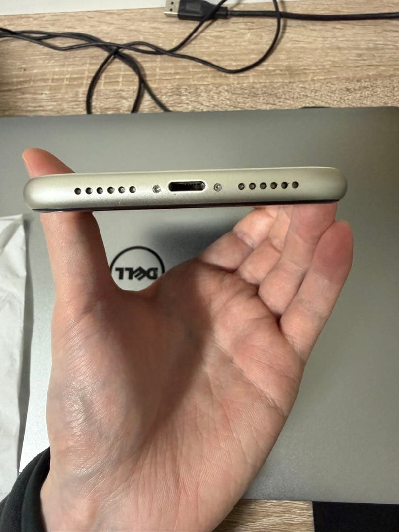 21年製 iPhone 11 128GB ホワイト修理歴なしバッテリー交換なし