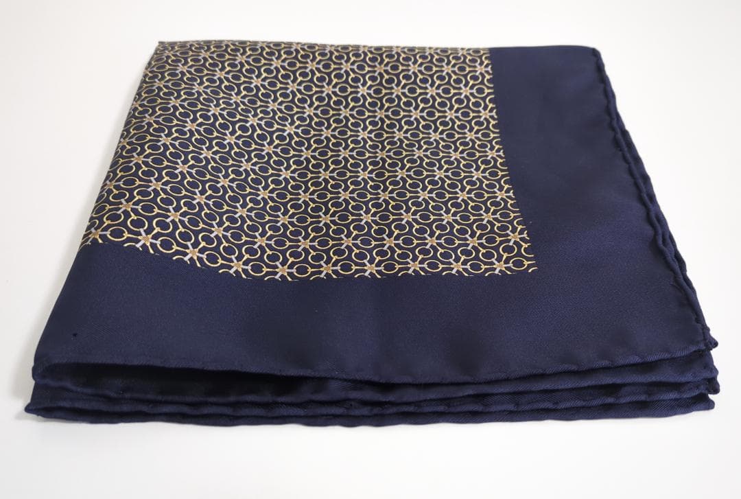 エルメス カレ45 プチカレ ミニスカーフ ポケットチーフ シルク ネイビー系