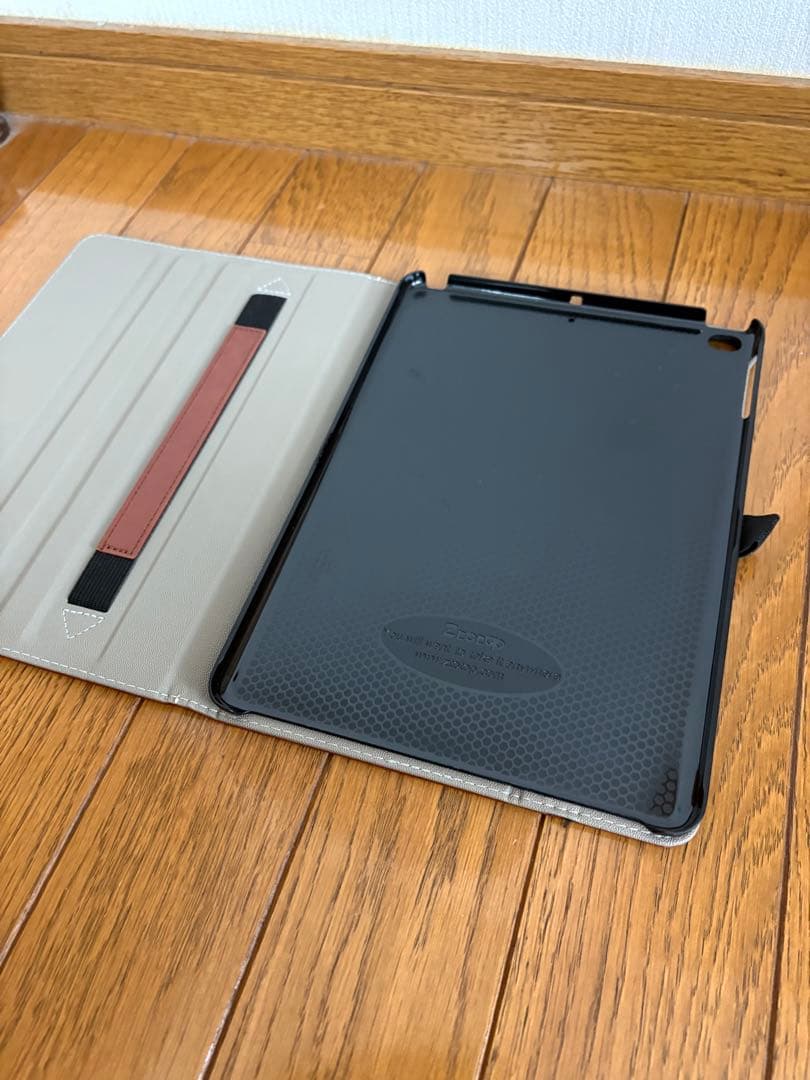 （ぴー様用）iPad 第5世代 シルバー WIFI 32GB ケース付き