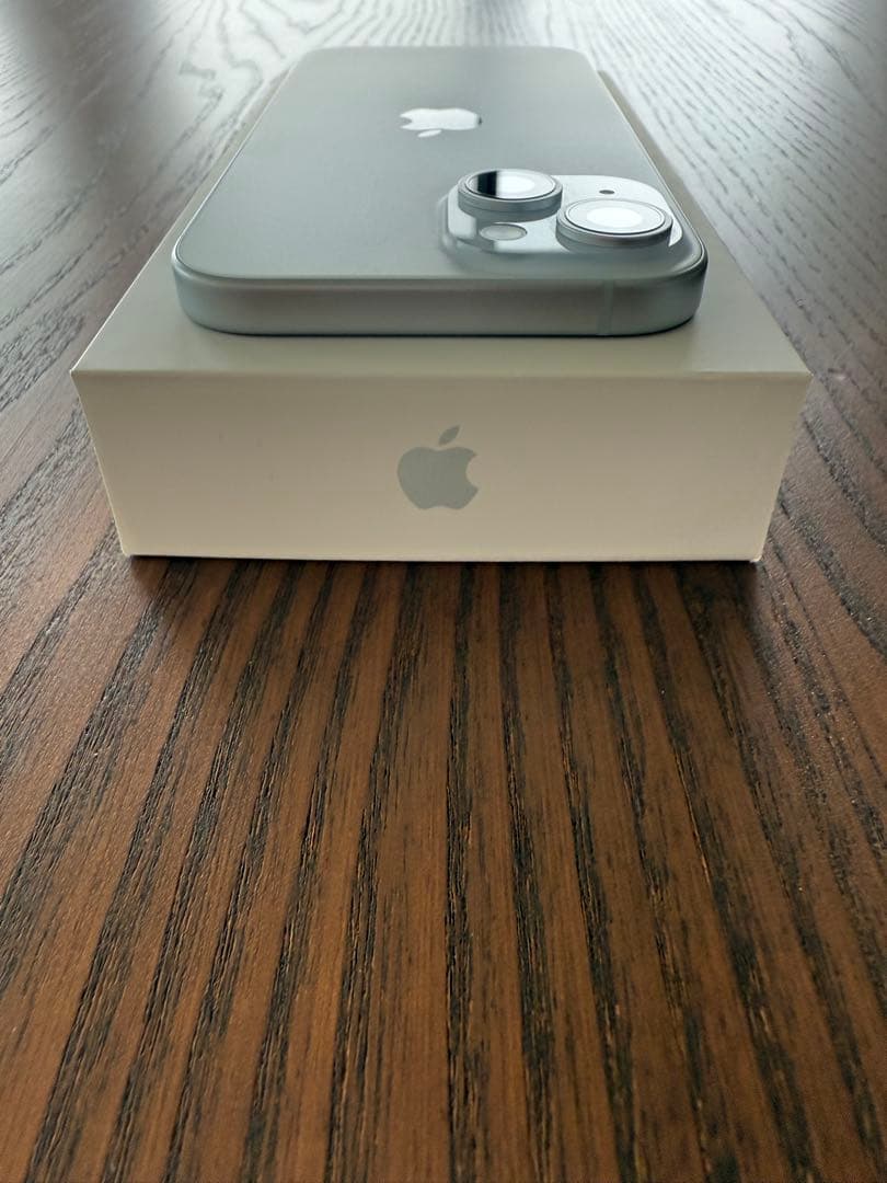 【美品】iPhone 15 256GB ブルー AppleストアSIMフリー