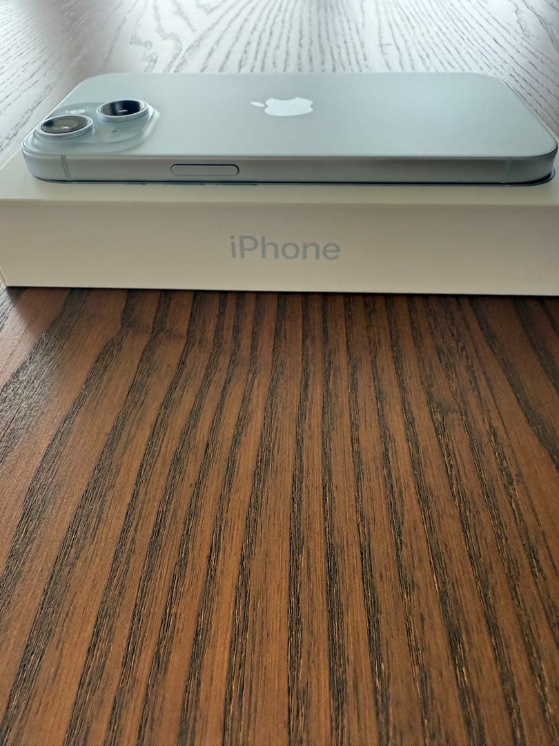【美品】iPhone 15 256GB ブルー AppleストアSIMフリー