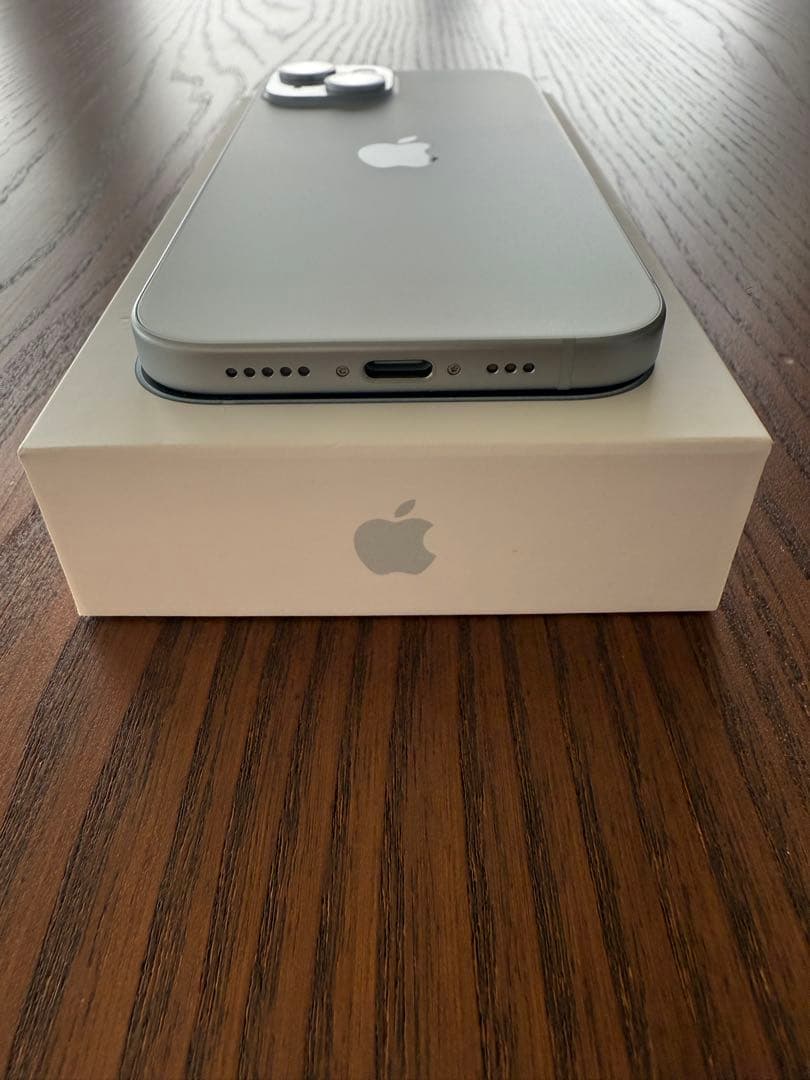 【美品】iPhone 15 256GB ブルー AppleストアSIMフリー