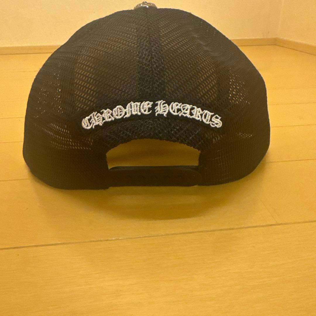 CHROME HEARTS トラッカーキャップ