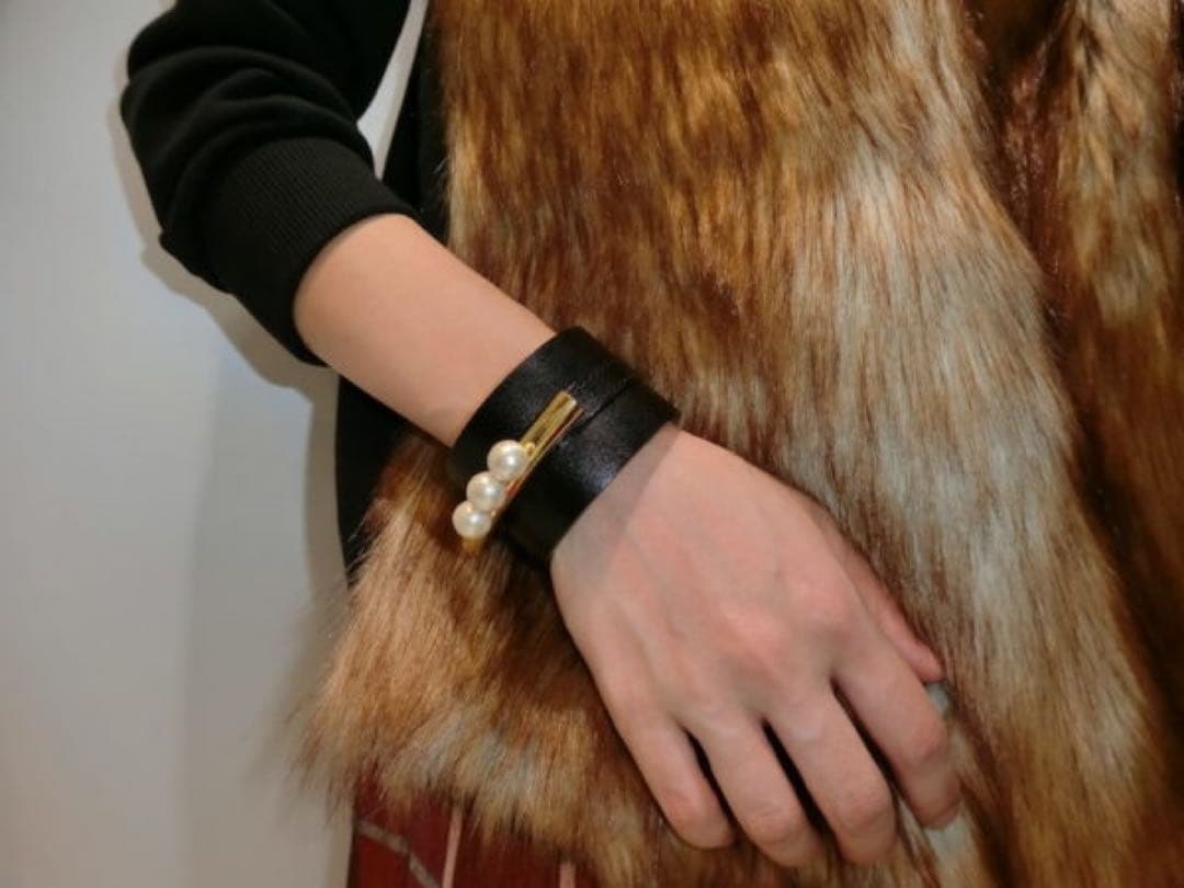 petite robe noire プティローブノアー　レザーバングル