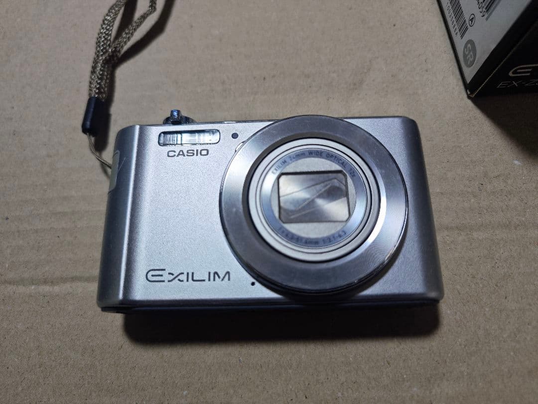 CASIO EXILIM EX-ZS240 デジタルカメラ　中古品