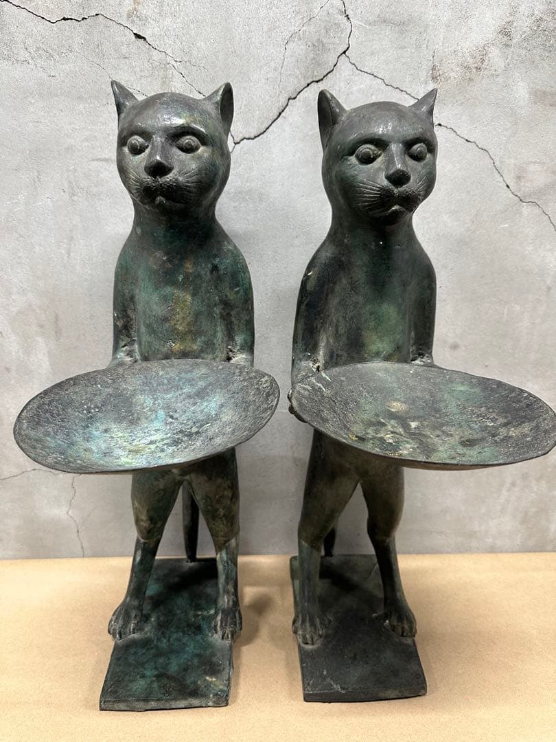 アンティーク青銅　お皿を持った猫