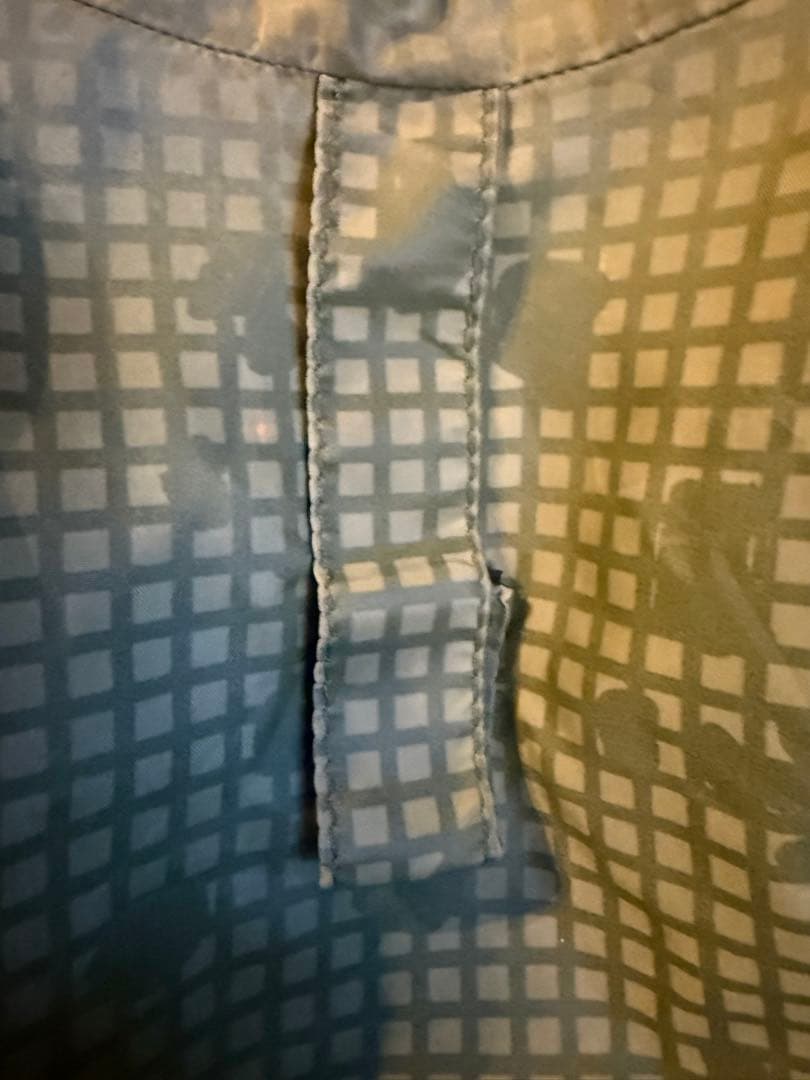 ゴアテックス　カモフラージュ リバーシブルジャケット 内ポケットに収納されます。