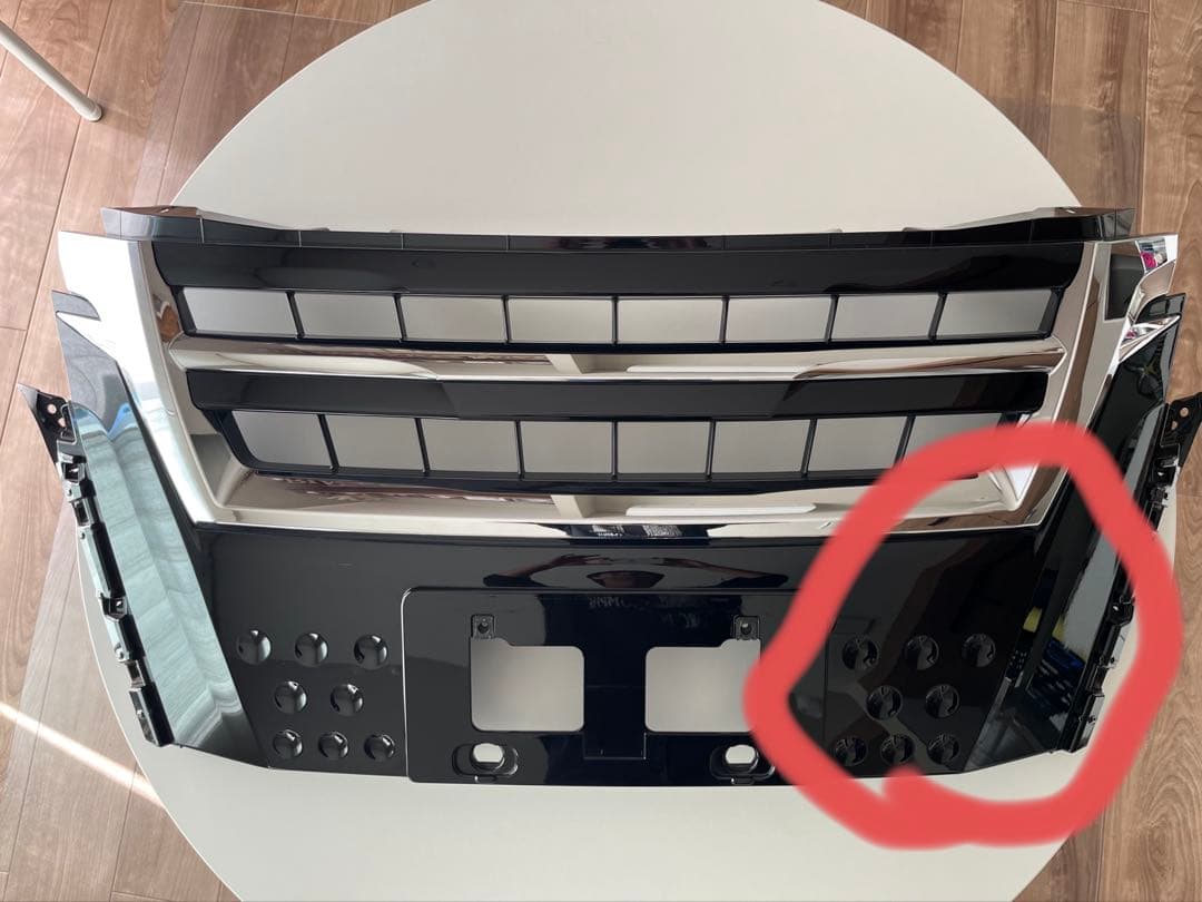 エスクァイア後期　TRD フロントグリル　ソナー穴なし　美品