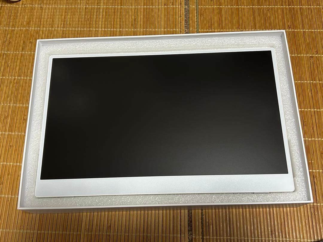 Newsoul モバイルモニター　15.6インチ