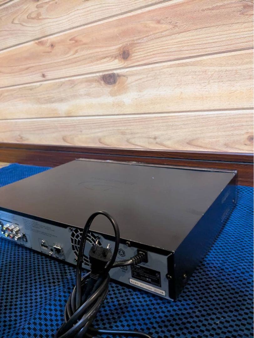 TOSHIBA REGZA ブルーレイレコーダー　リモコン付き