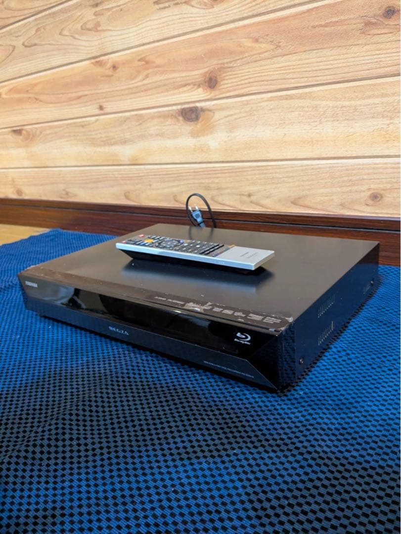 TOSHIBA REGZA ブルーレイレコーダー　リモコン付き