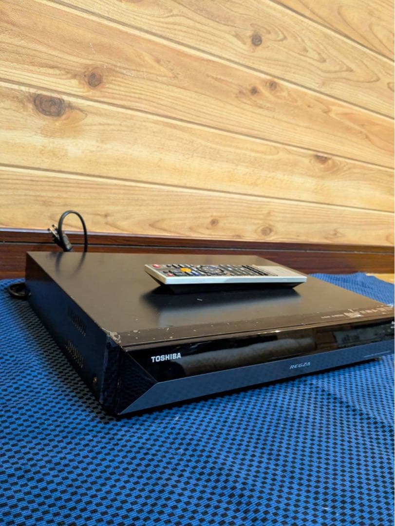 TOSHIBA REGZA ブルーレイレコーダー　リモコン付き