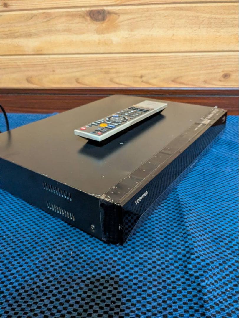 TOSHIBA REGZA ブルーレイレコーダー　リモコン付き