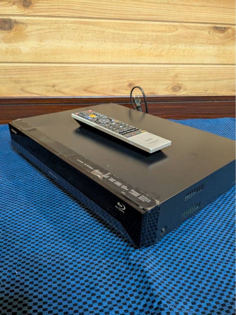 TOSHIBA REGZA ブルーレイレコーダー　リモコン付き