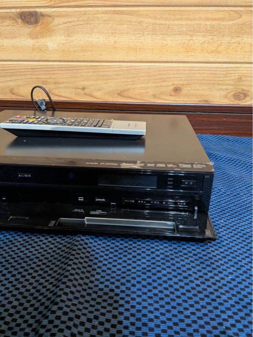 TOSHIBA REGZA ブルーレイレコーダー　リモコン付き