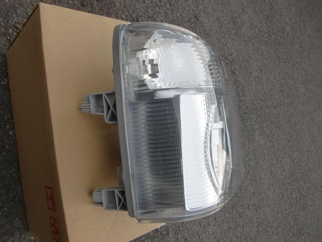 キャリイトラック　DA16T　右ヘッドランプ