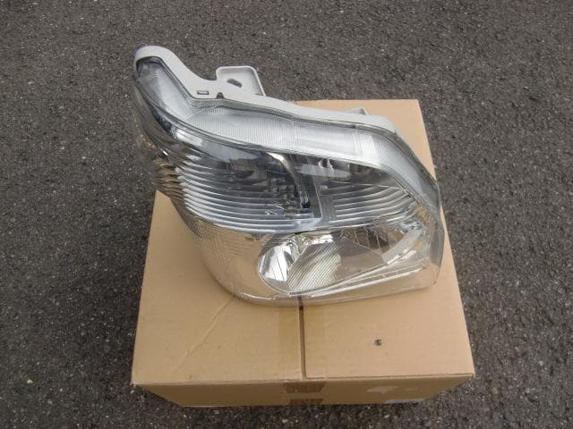 キャリイトラック　DA16T　右ヘッドランプ