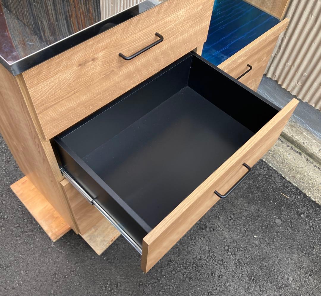 ヴィンテージ調ステンレス天板のキッチンカウンター