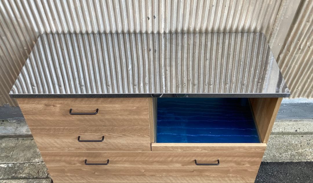 ヴィンテージ調ステンレス天板のキッチンカウンター