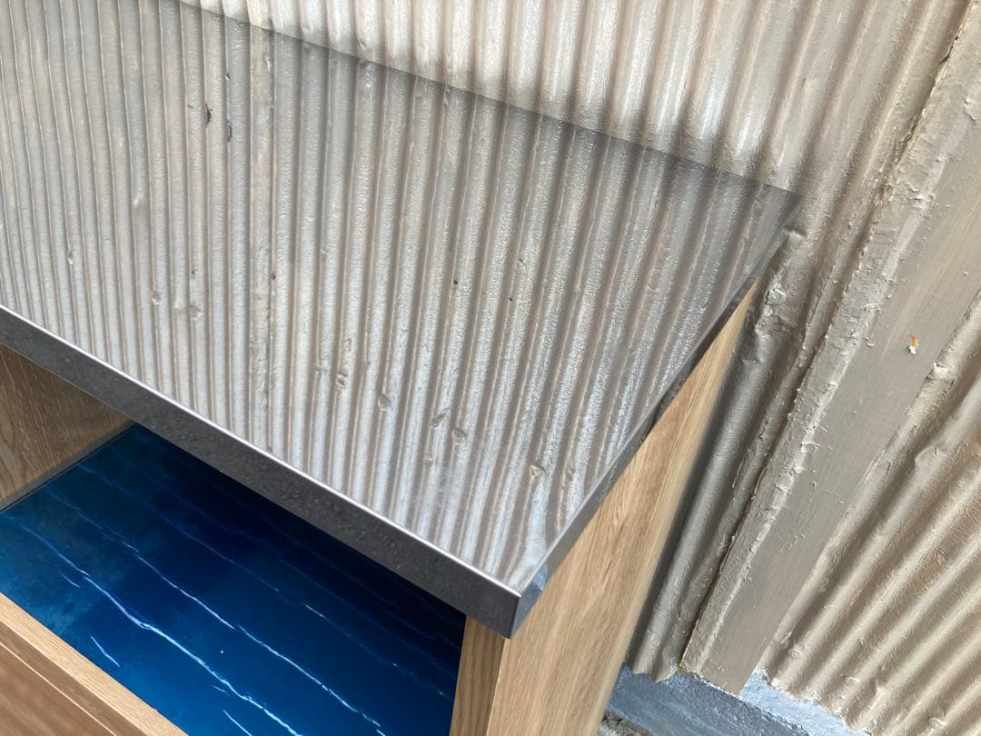 ヴィンテージ調ステンレス天板のキッチンカウンター