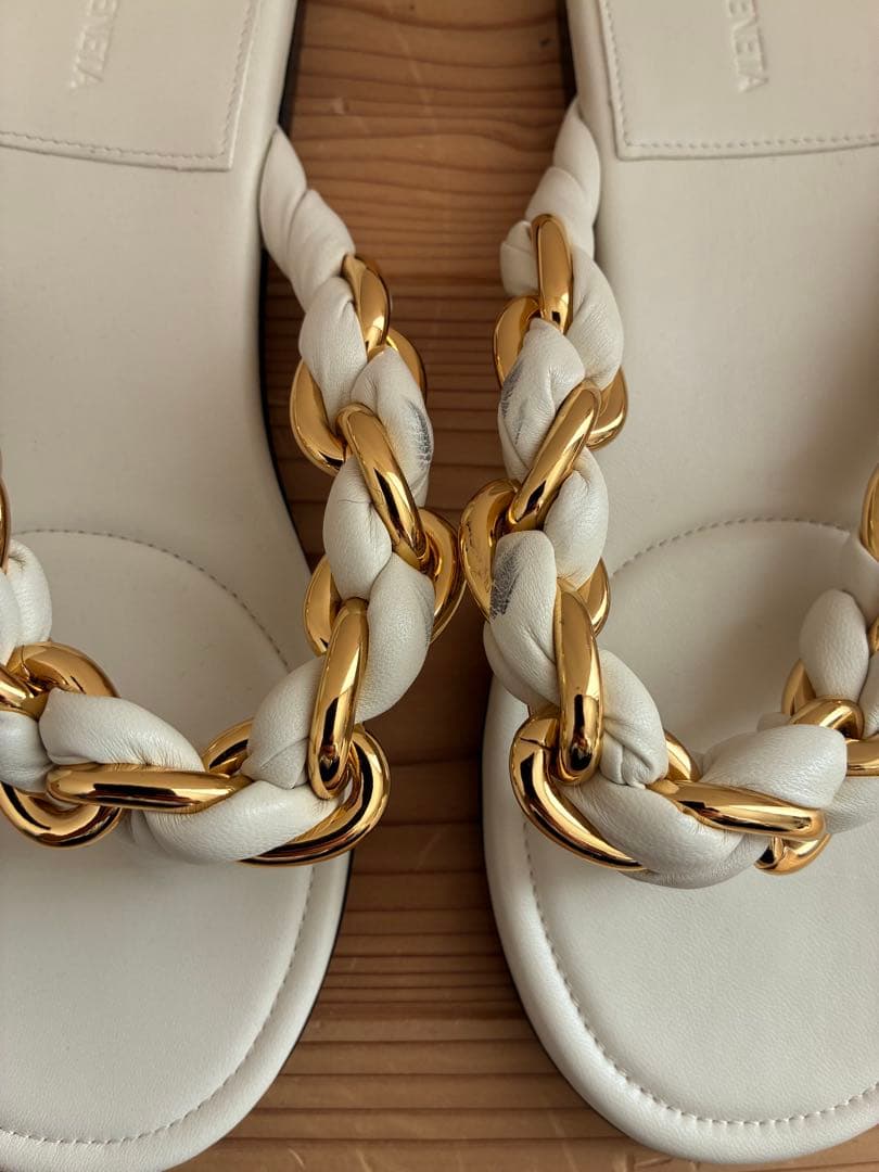 ボッテガヴェネタ（BOTTEGA VENETA）トングサンダル　ホワイト　37