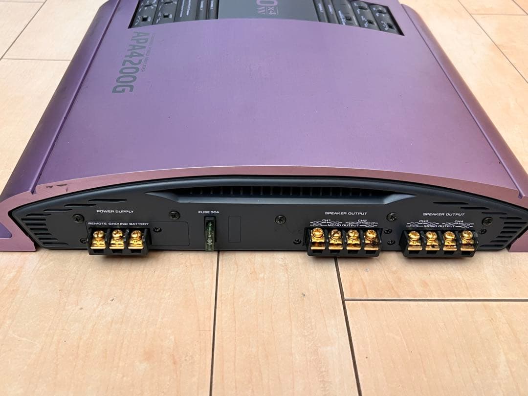 APA4200G 4チャンネルアンプ