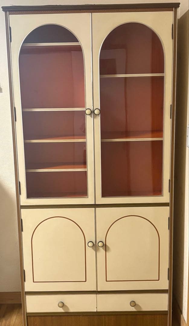 昭和レトロポップ　食器棚 アーチ型ガラス扉　オレンジ