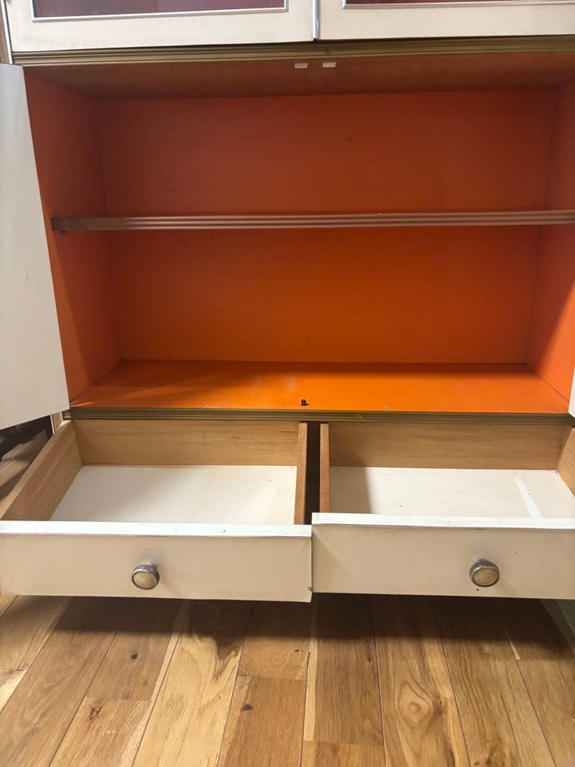 昭和レトロポップ　食器棚 アーチ型ガラス扉　オレンジ