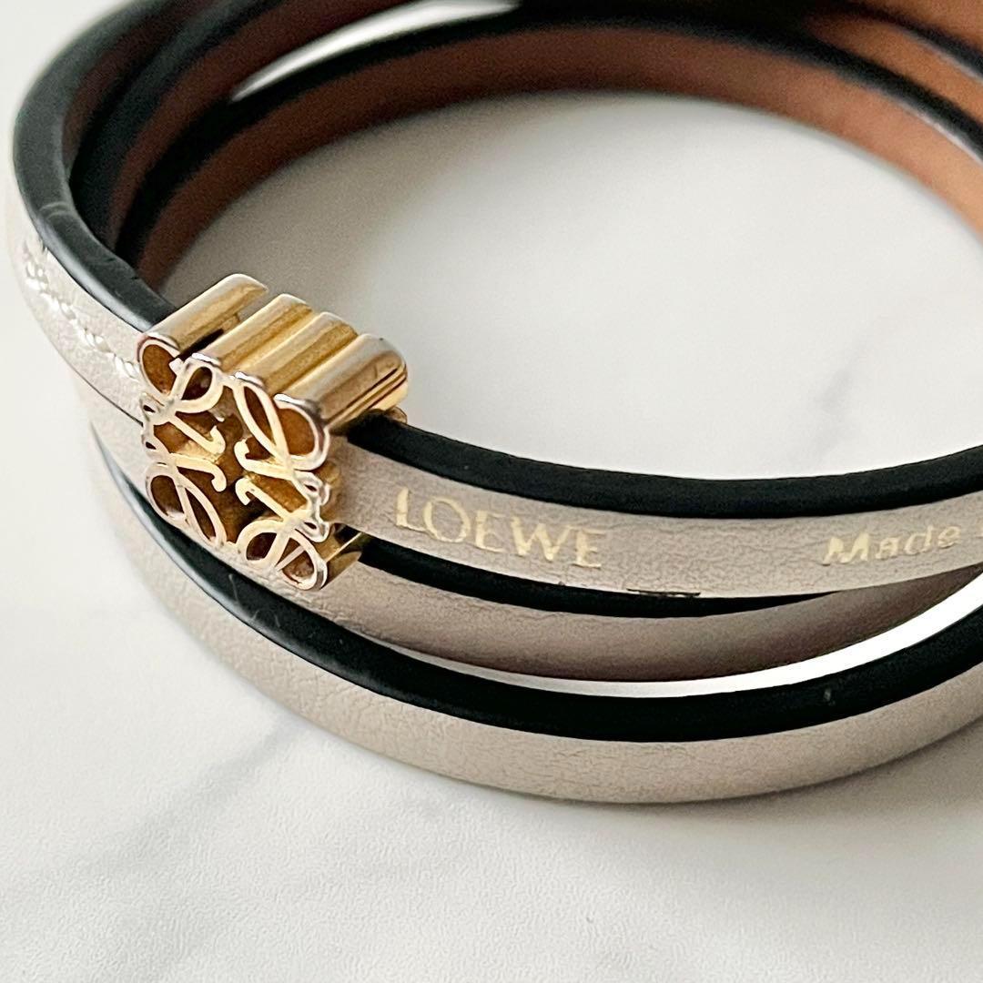 ロエベ アナグラム ツイストバングル カーフ ブレスレット レザー ホワイト