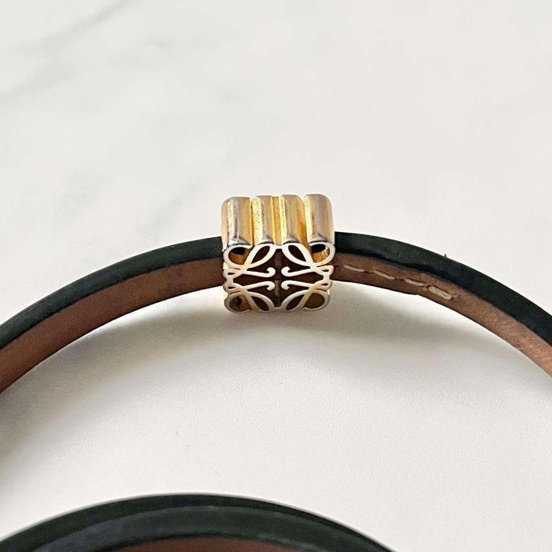 ロエベ アナグラム ツイストバングル カーフ ブレスレット レザー ホワイト