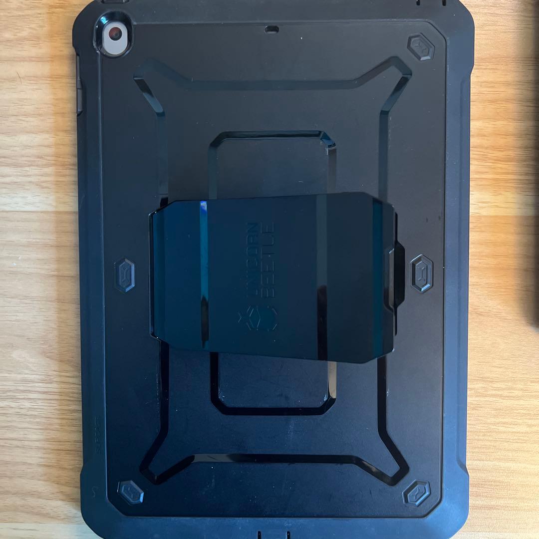 iPad 第6世代 32GB スペースグレイ ケース付き A1893