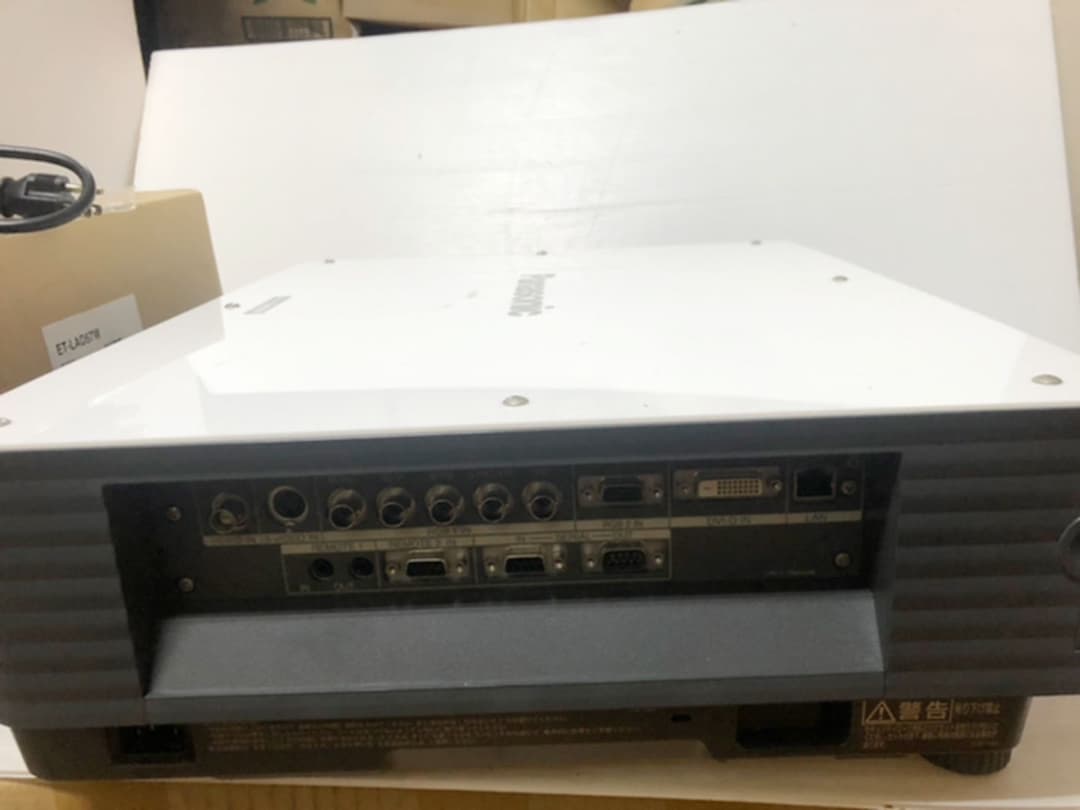 Panasonic プロジェクター　6000lm 未使用純正ランプ2灯付き