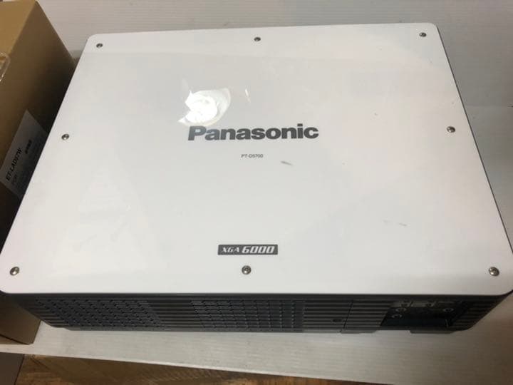 Panasonic プロジェクター　6000lm 未使用純正ランプ2灯付き