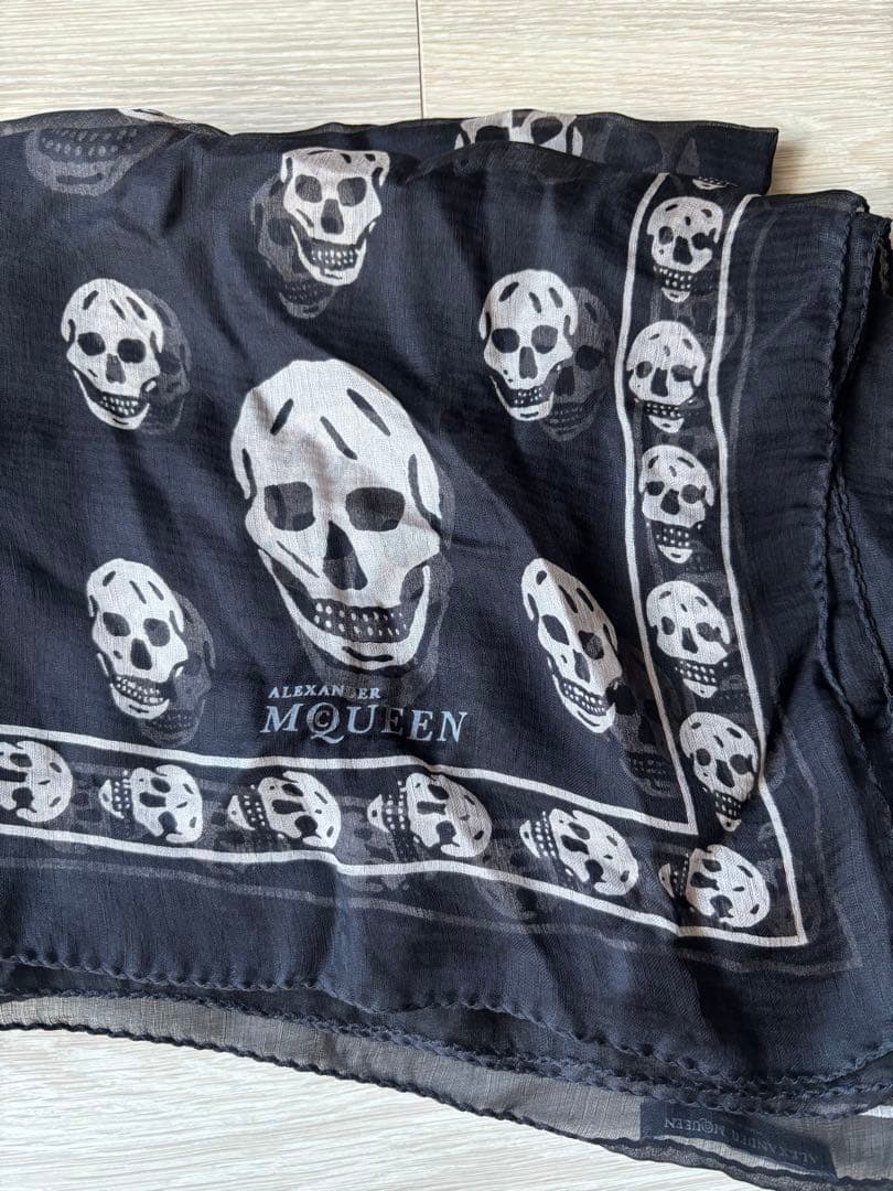 アレキサンダーマックイーン　スカルスカーフ