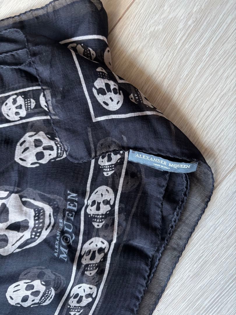 アレキサンダーマックイーン　スカルスカーフ