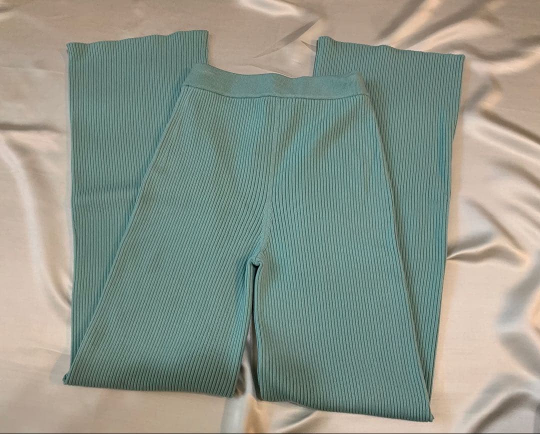 【新品美品】Alice + olivia ミントグリーンリブニットフレアパンツ