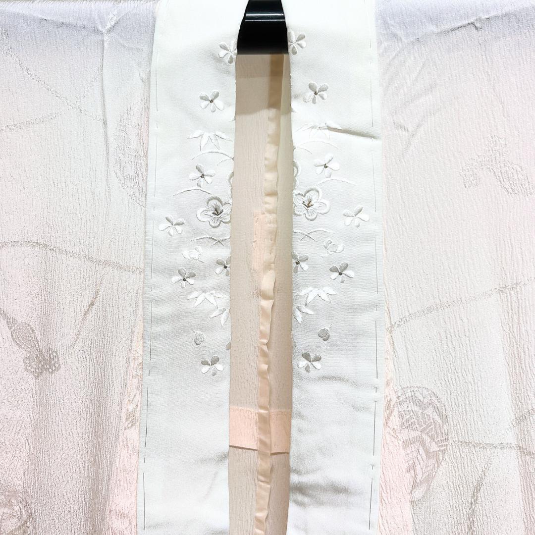 長襦袢　襟に刺繍　鞠　水引　芝草　梅花　芝草　竹　着物　124b d ms