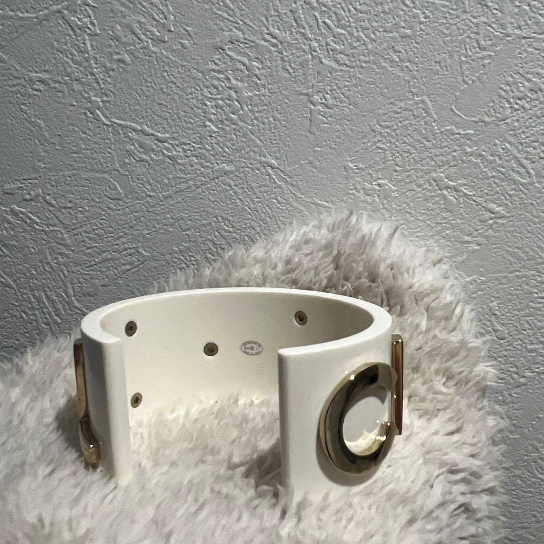 シャネル　CHANEL バングル　ホワイト　ゴールド　ブレスレット