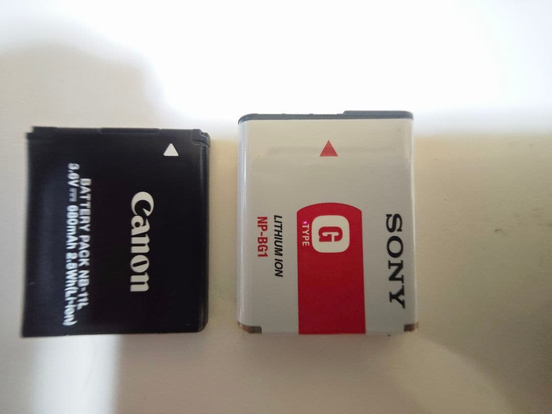 m*@様 コンパクトデジカメ動作未確認2台