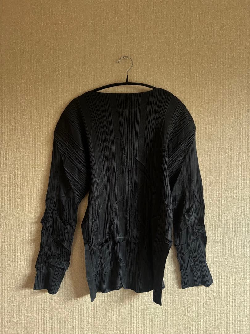 【美品】イッセイミヤケ　長袖プリーツプリーズ　Mサイズ