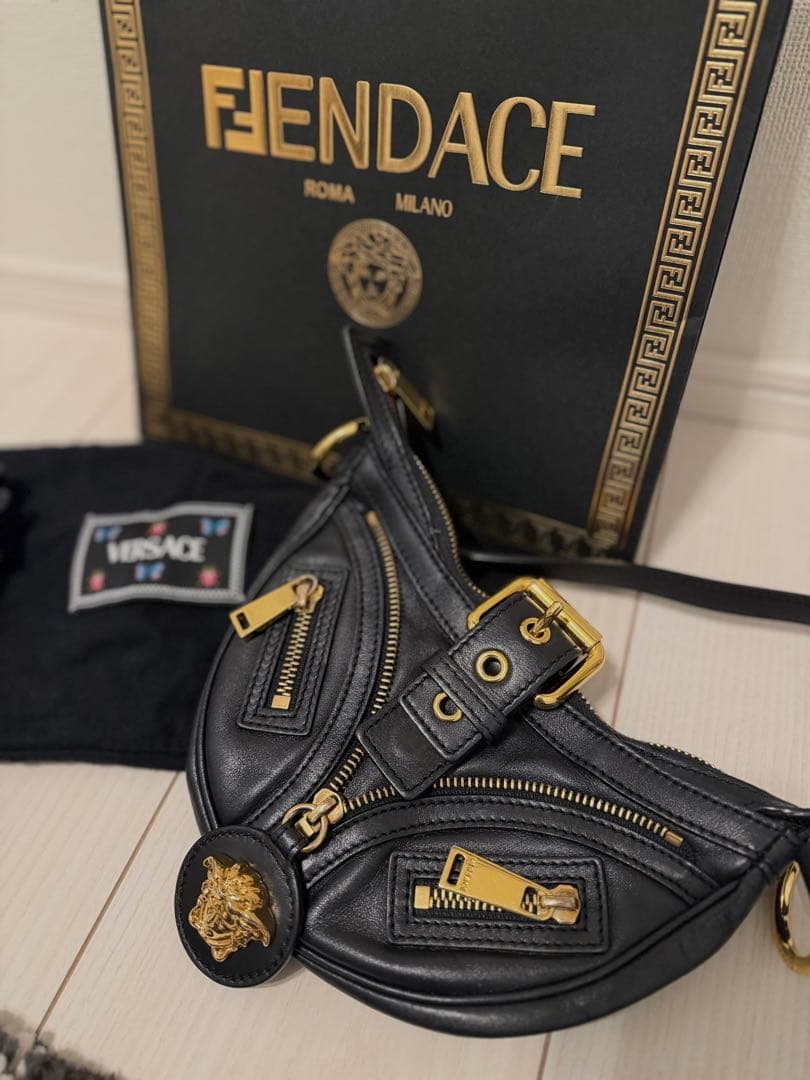 ヴェルサーチ ホーボーバック デュアリパコラボ