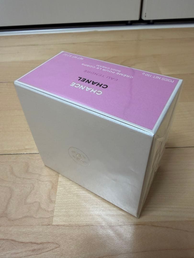 【CHANEL】ギフトボックス (ボディクリーム/パルファム/リップクリーム)