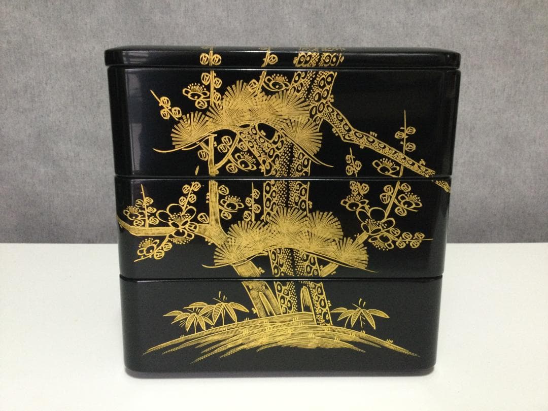 最終値下げです。【未使用 美品】 輪島塗 三段重 黒呂色 沈金 松 梅