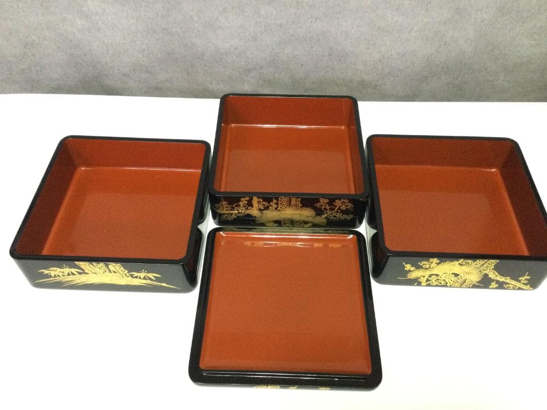 最終値下げです。【未使用 美品】 輪島塗 三段重 黒呂色 沈金 松 梅