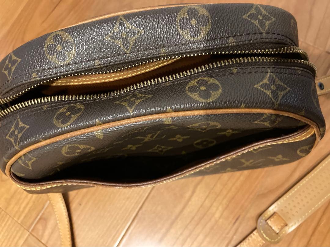 Louis Vuitton ルイヴィトン　モノグラム　斜め　ショルダーバッグ