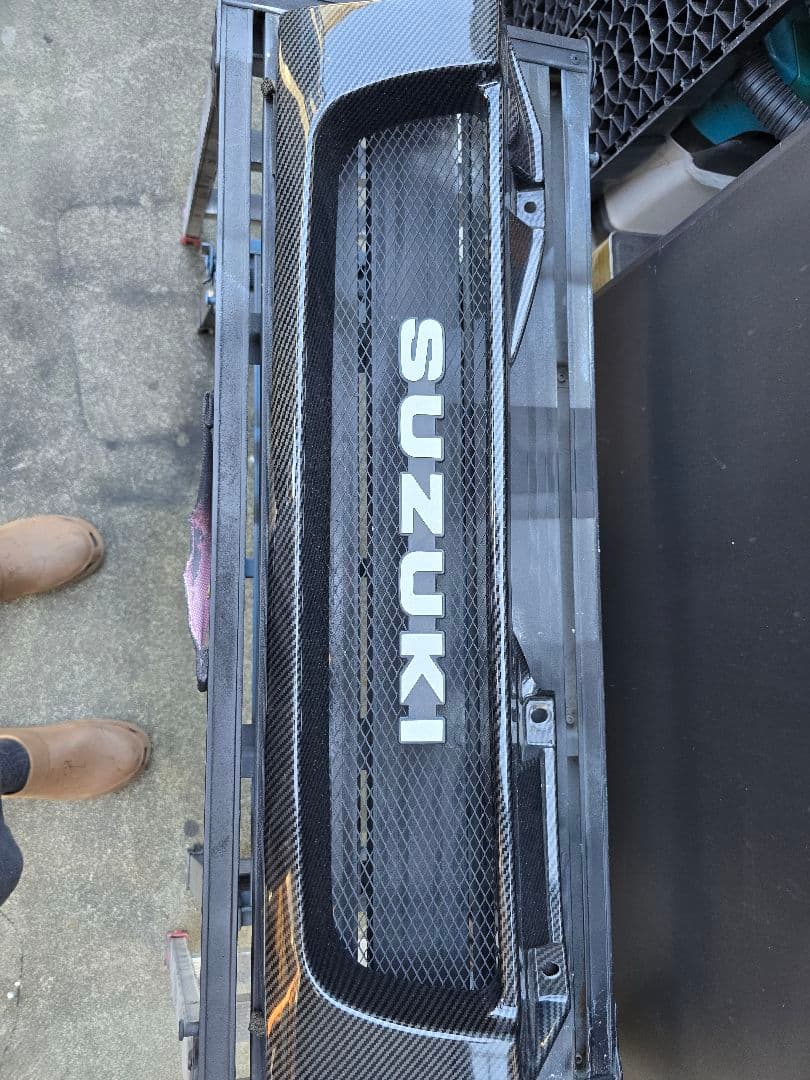 jb23 ジムニー　カーボン調グリル　SUZUKI