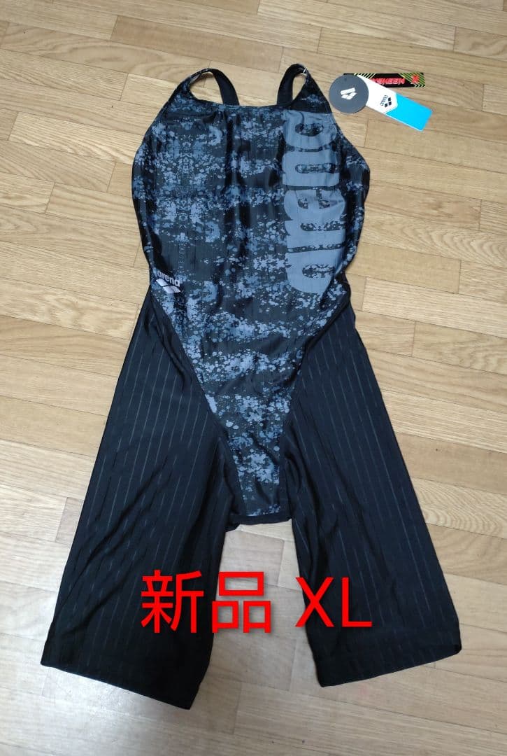 arena スポーツ用水着　新品